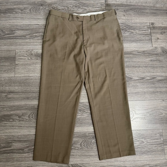 Haggar Men Tan Dress Pants Classic Straight-Leg Size 38 in x 29 in - Picture 1 of 16